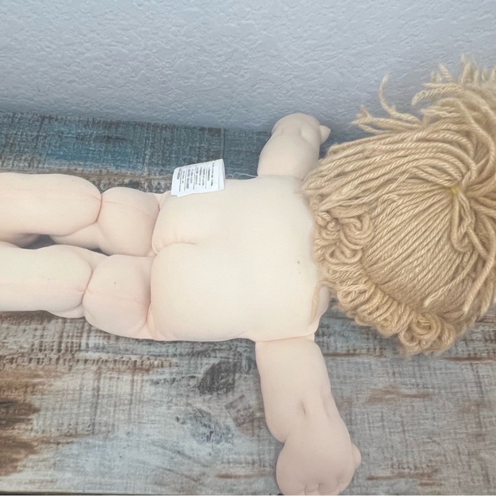 Charming Cabbage Patch Doll with Blonde Hair - Picture 5 of 7